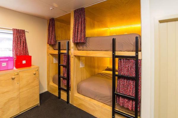 Private 4 Bed Dorm – Mixed Pods