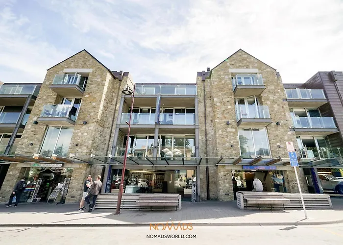 Nomads Queenstown Hostel